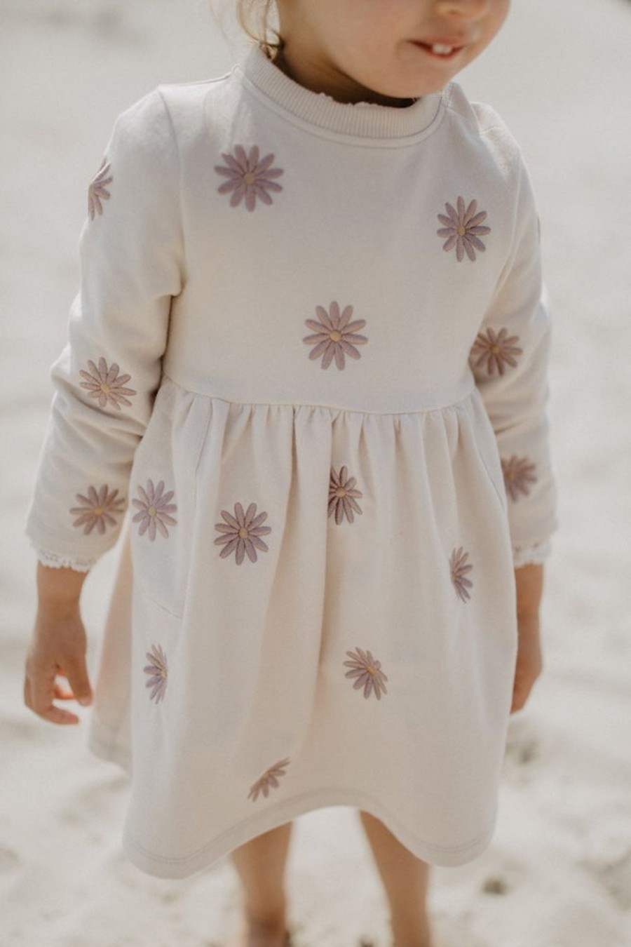 leevje Kleider | Sweatkleid 'Field Of Daisies' Mit Stickerei